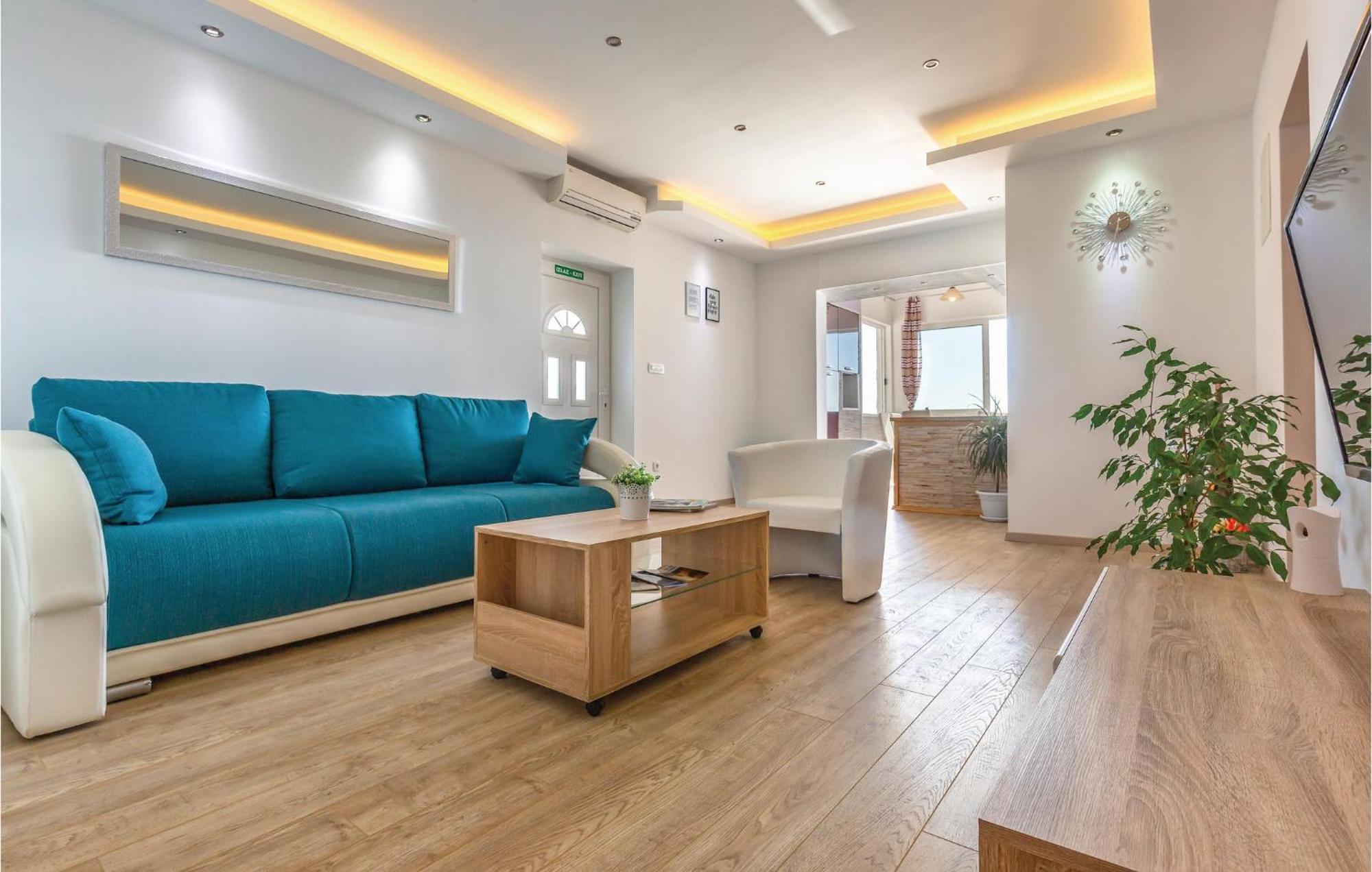 2 Bedroom Cozy Apartment In Макарска Екстериор снимка