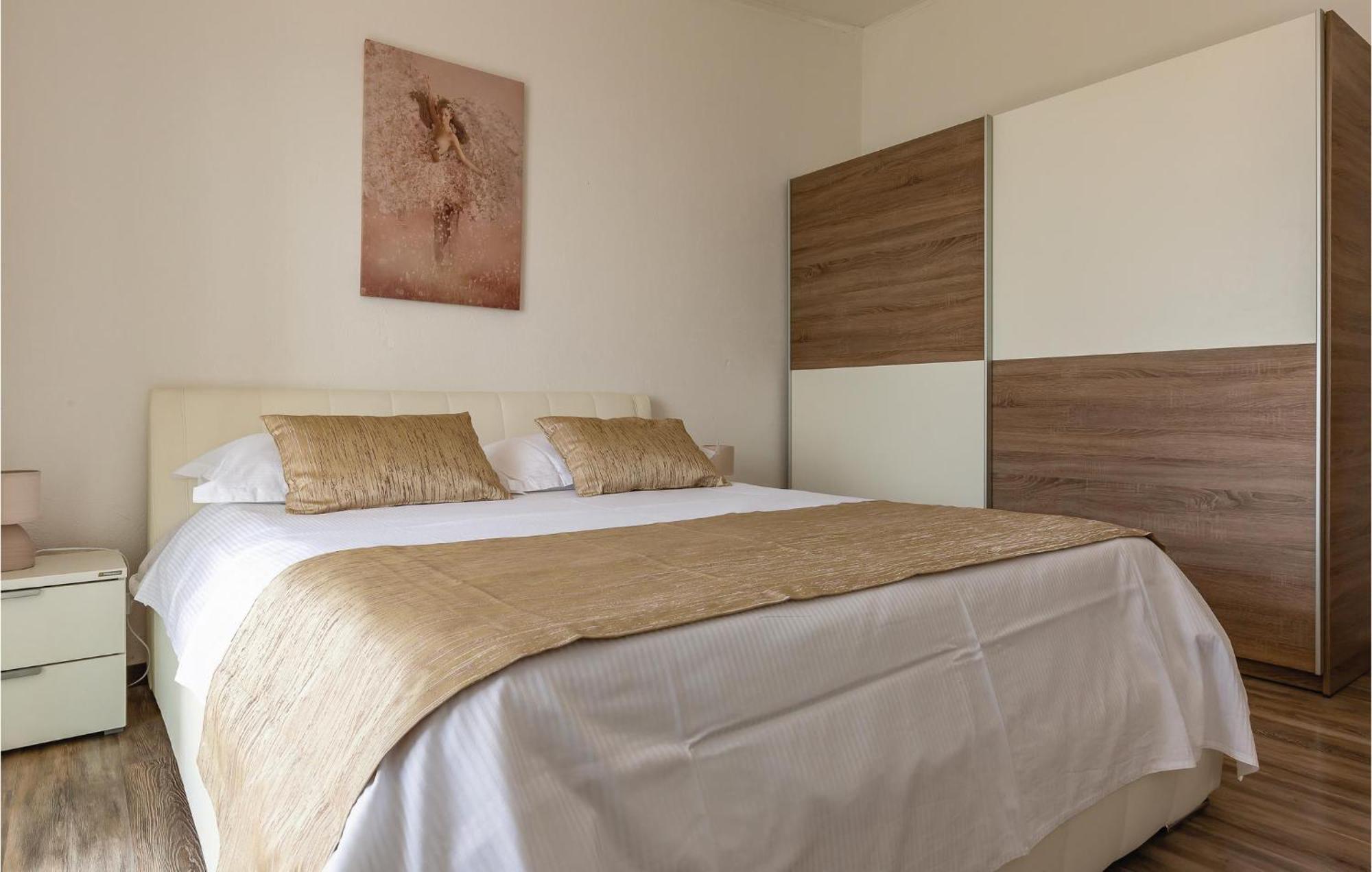 2 Bedroom Cozy Apartment In Макарска Екстериор снимка