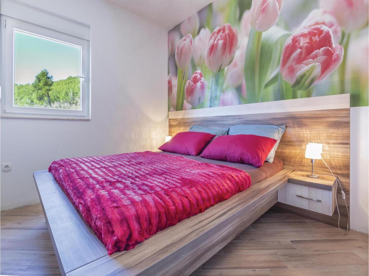 2 Bedroom Cozy Apartment In Макарска Екстериор снимка