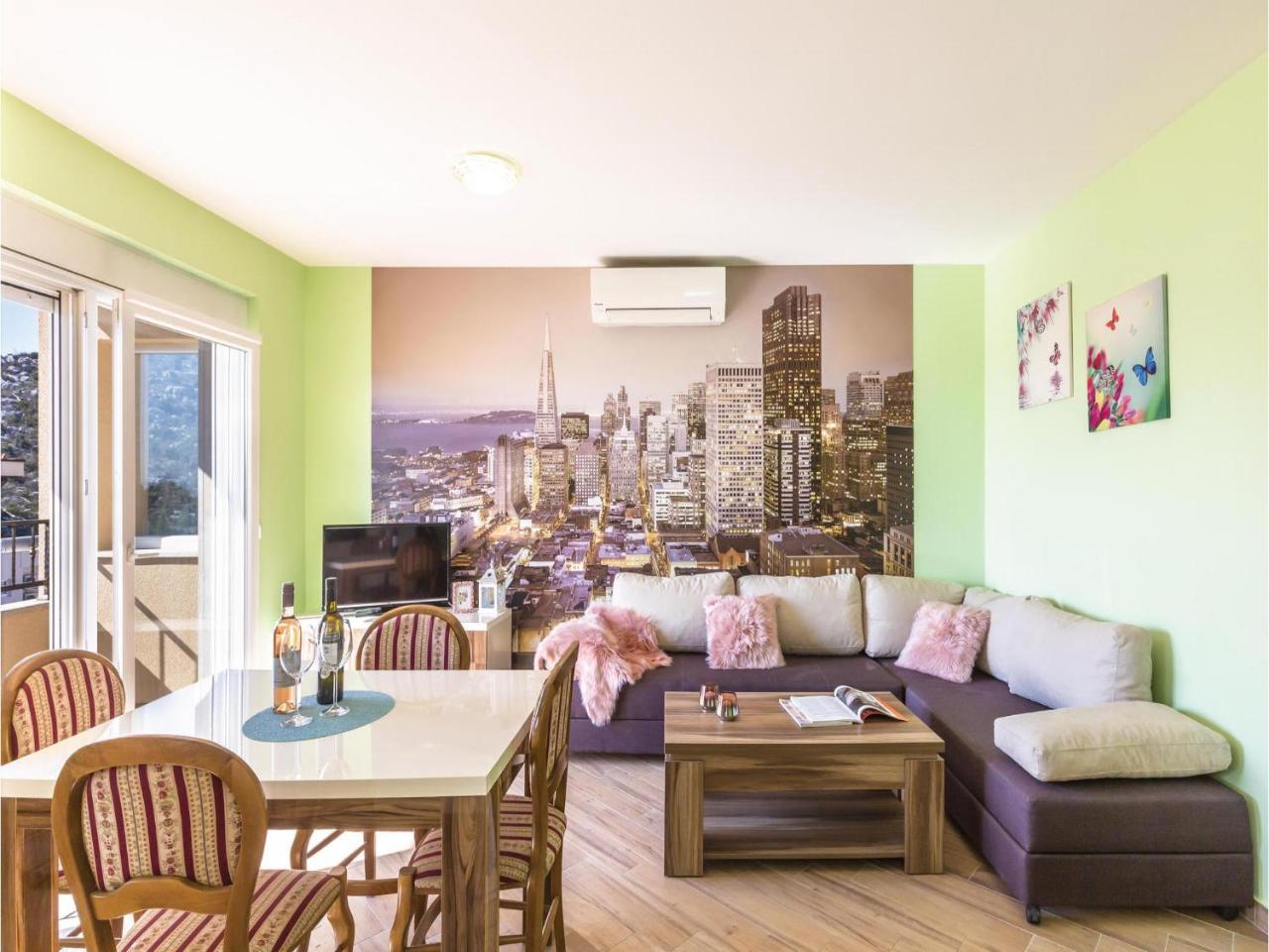 2 Bedroom Cozy Apartment In Макарска Екстериор снимка