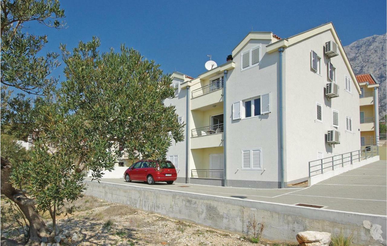 2 Bedroom Cozy Apartment In Макарска Екстериор снимка