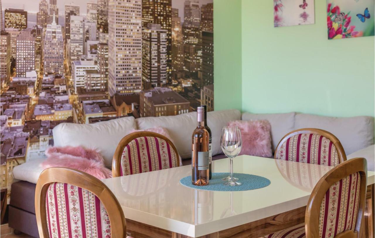 2 Bedroom Cozy Apartment In Макарска Екстериор снимка