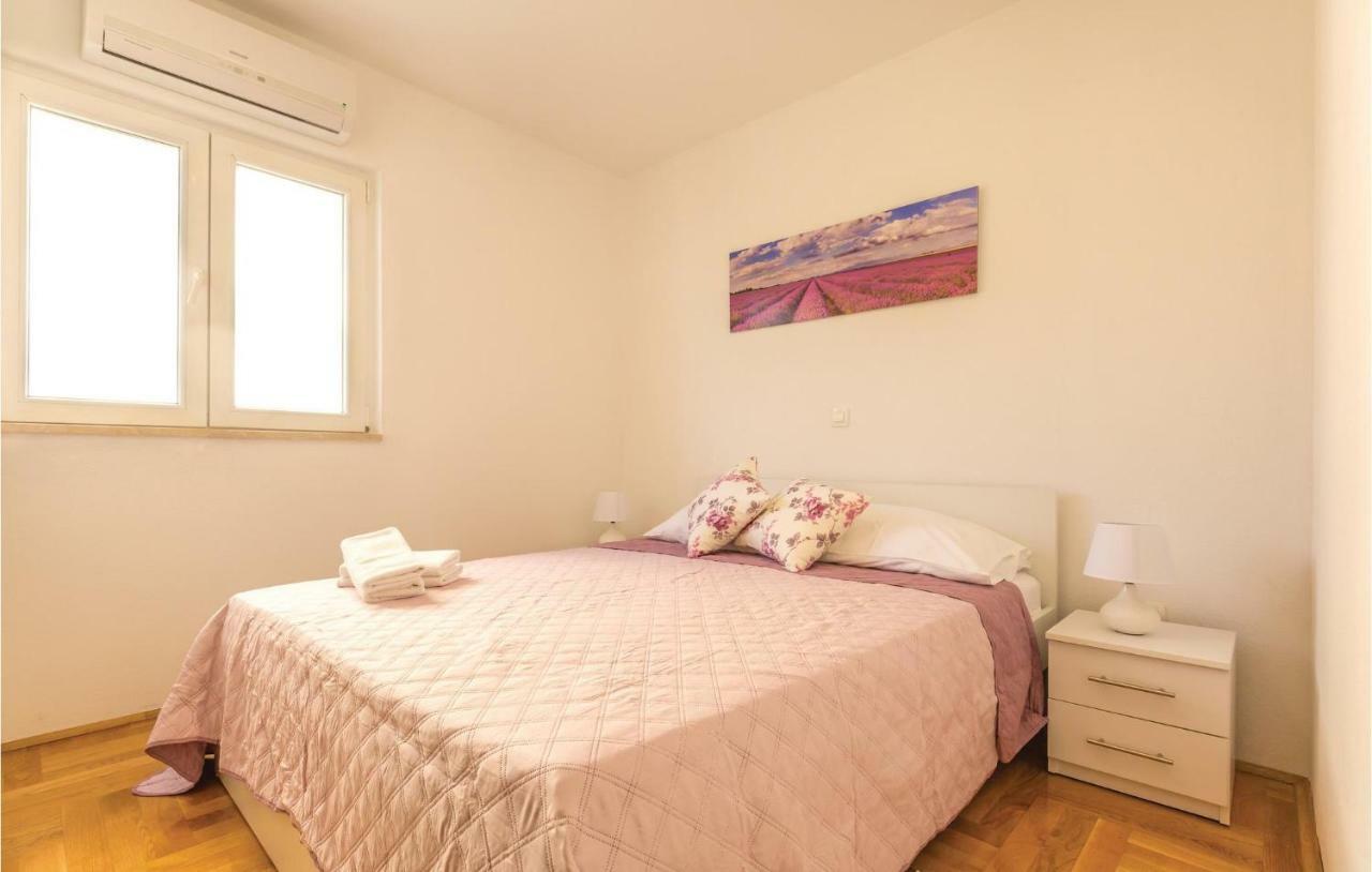 2 Bedroom Cozy Apartment In Макарска Екстериор снимка