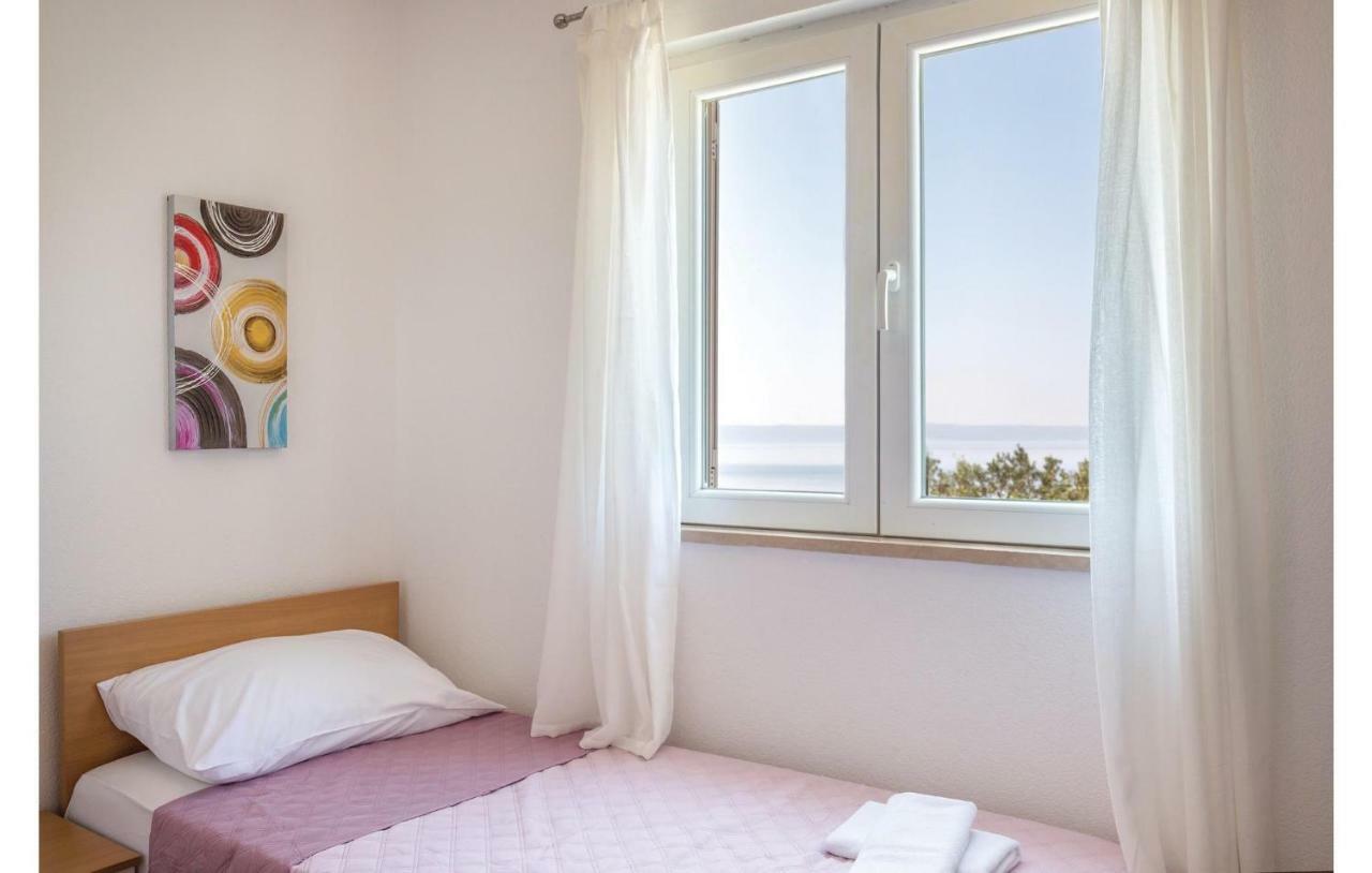 2 Bedroom Cozy Apartment In Макарска Екстериор снимка
