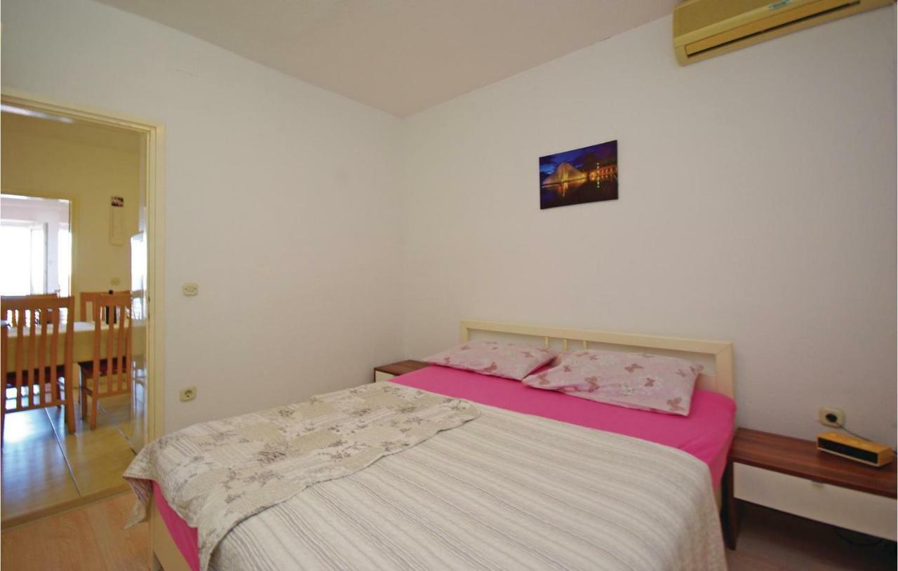 2 Bedroom Cozy Apartment In Макарска Екстериор снимка